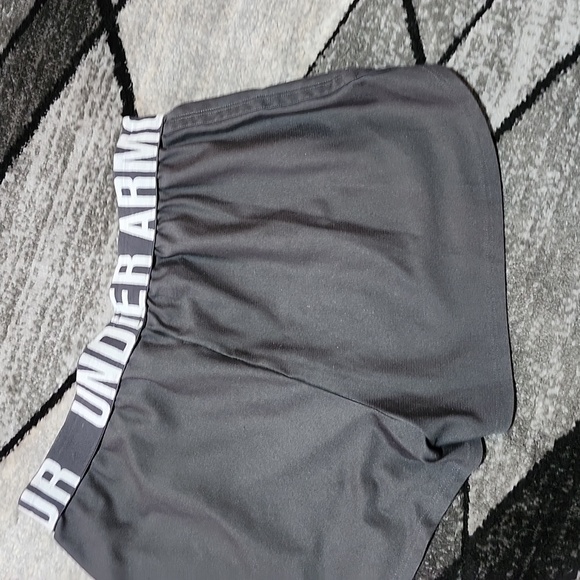 UNDER ARMOUR LOGO LOOSE-FIT HEATGEAR GRAY UNLINED DRAWSTRING ATHLETIC SHORTS - Picture 9 of 11